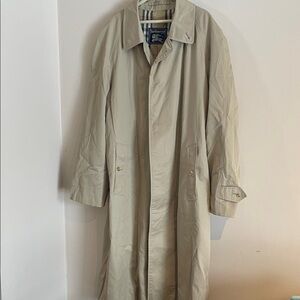 Burberry Vintage Men's Classic Tan Trench Coat~ 40 L